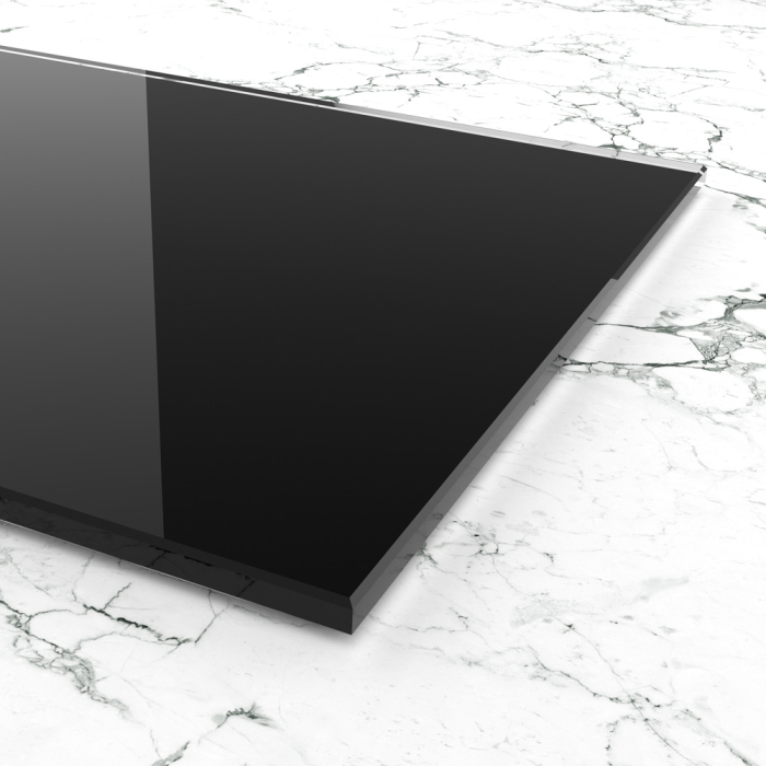 Schwarz lackiertes Floatglas mit SAFE-Folie