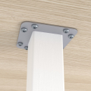 Tisch mit runder Tischplatte auf eckigen Holztischbeinen 710 x 50 mm