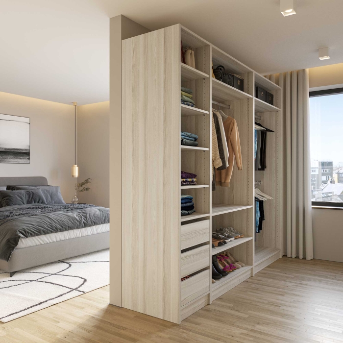 Kleiderschrank offen | breit | eine Kleiderstange und...
